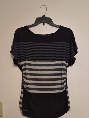 A. Byer Black and Gray Striped Women’s Short Sleeve Top SZ L